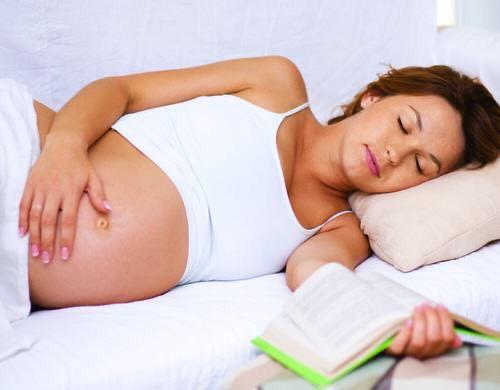 مشکلات خواب در دوران حاملگی و راه حل آن