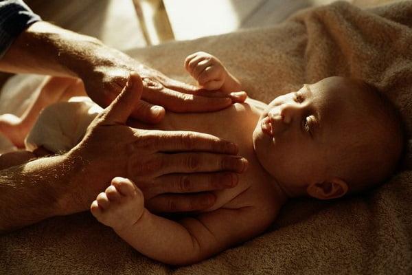 ماساژ بدن کودک و نوزاد